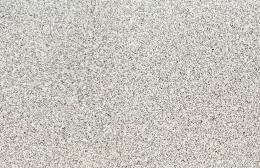 zbliżenie struktury kamienia, z widocznym naturalnym ziarnem i delikatnym połyskiem.