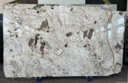 płyta Frappe w wykończeniu szczotkowanym, prezentująca jednolitą, kremowo-beżową powierzchnię z delikatnym połyskiem.