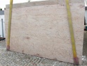 pełna płyta Ivory Brown w wykończeniu polerowanym, ukazująca równomierną powierzchnię w tonacji ciepłego brązu
