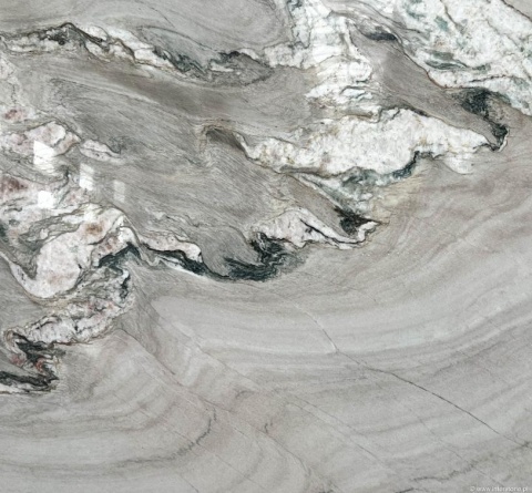 pełna płyta Macaubas Fantasy w wykończeniu polerowanym, prezentująca silny rysunek żył i barwę szaro-zieloną z akcentami kremu.