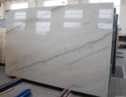 fragment płyty w wersji szczotkowanej, z matową fakturą i widocznymi nieregularnościami ziarnowania