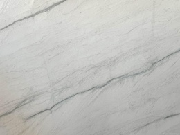 fragment płyty w wersji szczotkowanej, z matową fakturą i widocznymi nieregularnościami ziarnowania