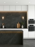 Kuchnia ze spiekiem Annapurna Negro na blacie i podłodze, białe fronty, neutralne światło, styl nowoczesny