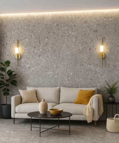 Wnętrze ze spiekiem ARTIC GRIS , musztardowe dodatki, jasna sofa, styl nowoczesny, ciepłe światło