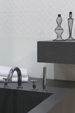 Blat i umywalka z płyt Concrete Negro Natural – eleganckie wykończenie w matowej czerni.