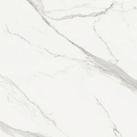 Fragment płyty Estatuario – śnieżna biel z delikatnym marmurowym rysunkiem w odcieniach szarości.