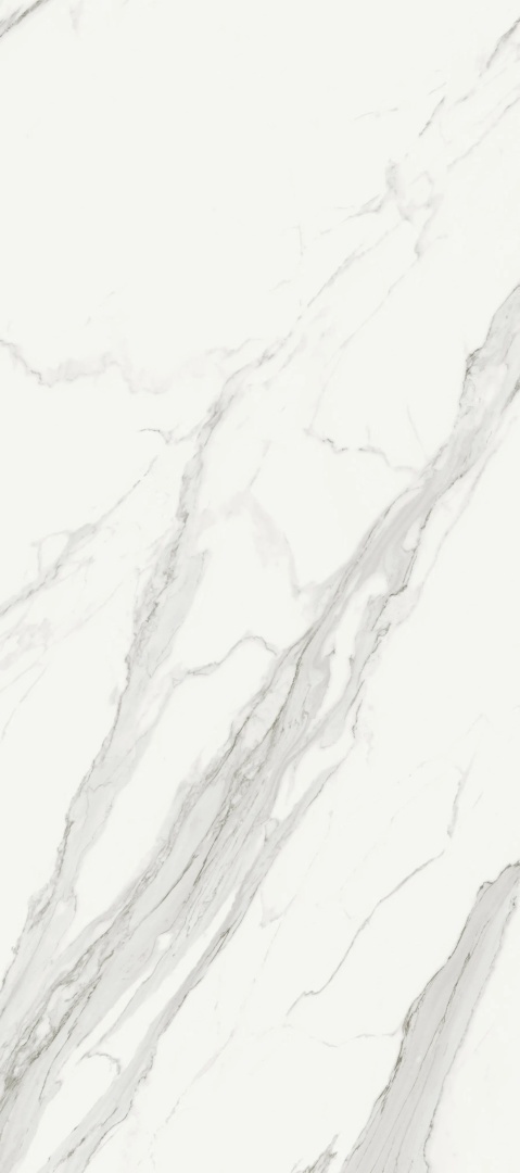 Duży format spieku Estatuario Bookmatch z wyraźnym, lustrzanym układem żył.