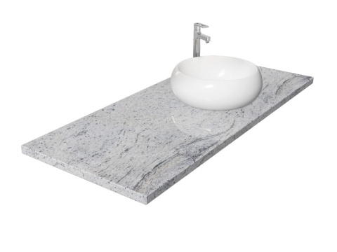 Blat z granitu Kashmir White z nablatową umywalką, o jasnej powierzchni z delikatnym szarym i białym użyleniem