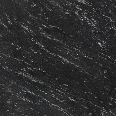 Zbliżenie granitu Silver Antracite o ciemnej powierzchni z wyraźnymi, srebrzystymi, falistymi smugami