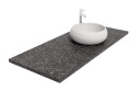 Blat łazienkowy z granitu Steel Grey Antyk w szaro-grafitowym odcieniu z chropowatą powierzchnią i widoczną strukturą kamienia