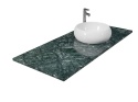 Blat z marmuru Green Night w głębokiej zieleni z jasnymi żyłami i nablatową umywalką na białym tle