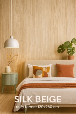 Sypialnia z Silk Beige 120×260 cm na ścianie i podłodze, z łóżkiem, kolorowymi poduszkami i miętową szafką nocną.