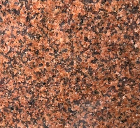 Granit New Balmoral Red FALCO – czerwony kamień o drobnoziarnistej strukturze i eleganckim połysku