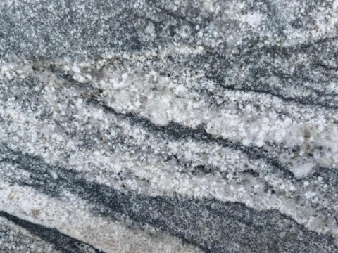 Granit Viscont Green FALCO – szaro-zielony kamień o wyraźnym, naturalnym rysunku i eleganckiej strukturze