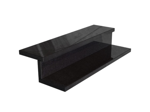 Zbliżenie na granit Absolute Black – głęboka czerń z delikatnym połyskiem, elegancki i ponadczasowy kamień