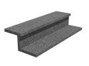 Schodek z granitu Black Antracite Płomień – ciemnoszary kamień o matowej, chropowatej i antypoślizgowej powierzchni