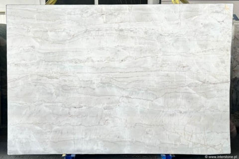 Płyta Perlatto White 20 mm, dolomit naturalny o spokojnym rysunku i jasnej, eleganckiej kolorystyce