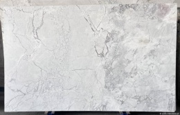 Płyta Salvatore dolomit naturalny, nieregularny rysunek kamienia w odcieniach bieli i chłodnej szarości