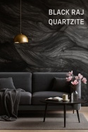 Wizualizacja salonu loftowego z dekoracyjną ścianą z kwarcytu Black Raj o falistym wzorze w czerni i szarości.