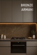 Wizualizacja kuchni z kwarcytem Bronze Armani jako tłem — ciepły brąz z jasnymi żyłkami, LED podświetlenie.