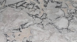 Strukturalna powierzchnia Dover White – reliefowe wykończenie kwarcytu z ciemnym użyleniem