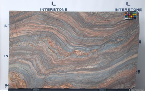 płyta kwarcytu Fusion WOW 20 mm w pełnym ujęciu, wykończenie szczotkowane