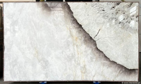 Płyta Patagonia White Exotic w wykończeniu poler, ukazująca jasne kwarcowe struktury i szare kontrasty.