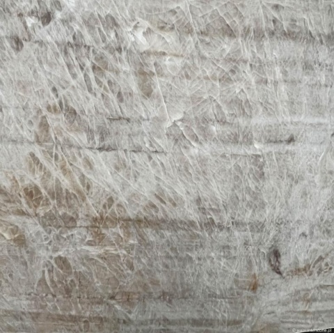 Płyta Perla Santana 20/30 mm z widocznym liniowym rysunkiem i stonowaną kremowo–szarą kolorystyką