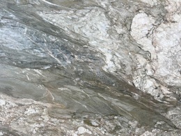 Zbliżenie struktury kwarcytu St. Magdalena Natural z jaśniejszymi partiami kwarcu i żyłami