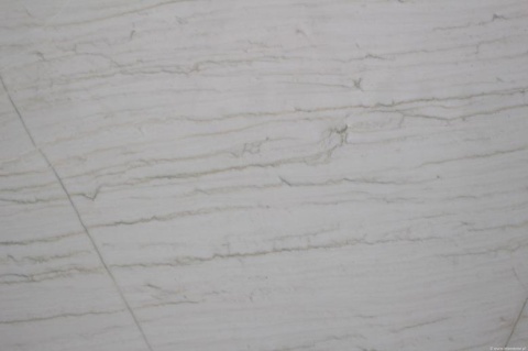 Zbliżenie struktury kamienia SUBLIME – subtelne przejścia beżu i szarości.