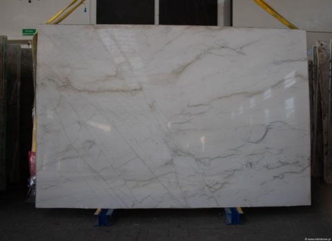 Slab SUBLIME z jednolitą kremową powierzchnią i łagodnymi liniami.