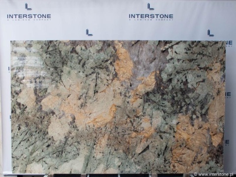 Tourmaline Unique Lux – płyta prezentowana w warunkach studyjnych, wysoki połysk i dynamiczne żyłkowanie.