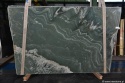 Płyta kwarcytu Tropical Green w odcieniach zieleni z dynamicznymi białymi żyłami