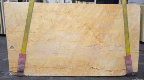 Płyta marmuru Amarillo Triana, intensywne użylenie w ciepłych żółto-beżowych tonach