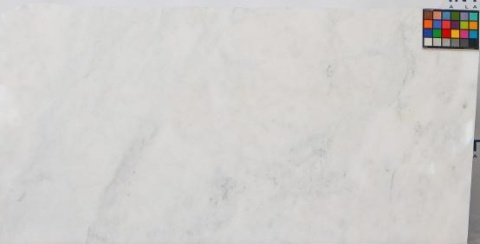 Płyta marmuru Bianco Ibiza w całości, jasny kamień z subtelnym użyłkowaniem