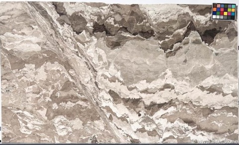 Płyta marmuru Camouflage mat, odcienie beżu i brązu, nieregularny skalisty rysunek, widok całej tafli