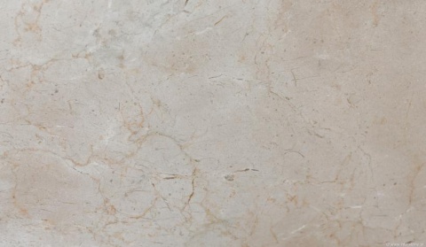 Detal płyty marmurowej Crema Marfil poler – beżowe tło z wyraźniejszymi, kremowymi żyłkami i drobnymi przebarwieniami.