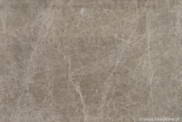 Płyta marmuru Emperador Light, jednolite brązowe tło z drobną, kremową żyłką.