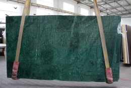 Płyta marmuru Verde Guatemala poler, intensywna ciemna zieleń z delikatnym rysunkiem żył