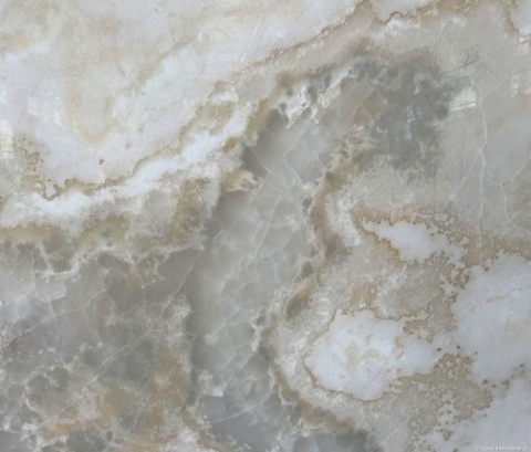 Zbliżenie onyksu Tiffany ukazujące półprzezroczystą strukturę, jasne warstwy i naturalne przejścia kolorów.