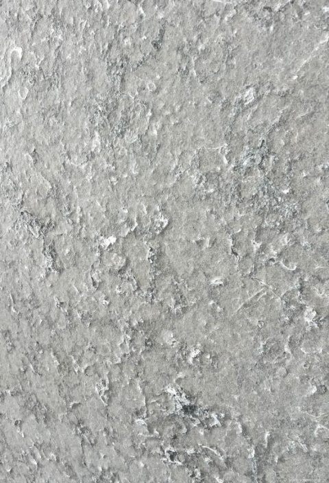 Slab wapienia Atlantic Blue 20 mm, płomieniowane wykończenie i jednolita szaro-niebieska kolorystyka.