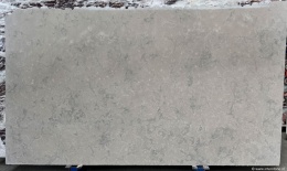 Slab wapienia Jurassic Grey 20 mm, spokojny rysunek i jednolita szara barwa.