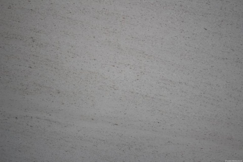 Detal wapienia Moca Creme w wykończeniu naturalnym, drobnoziarnista faktura i jasne tony