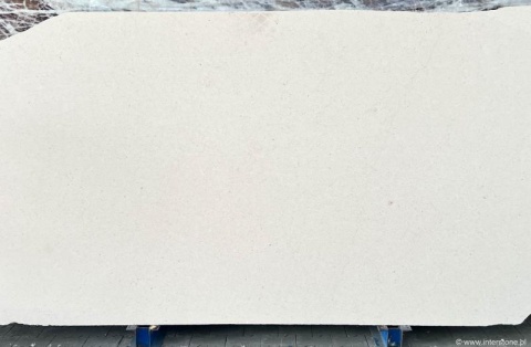 Slab wapienia Vidraco Moleanos 20 mm w wykończeniu naturalnym, jednolity rysunek i spokojna kolorystyka