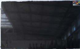 Płyta granitu Nero Zimbabwe poler, czarna lustrzana powierzchnia, widok całej tafli w hali magazynowej