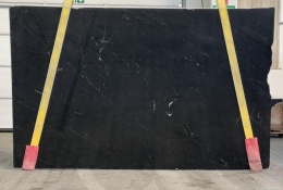 Płyta granitu New Via Lattea, czarna z delikatnym białym użyleniem, widok całej tafli