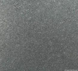 Zbliżenie granitu Zimbabwe Dark szczotka – drobnoziarnista, grafitowa struktura z delikatnymi refleksami.