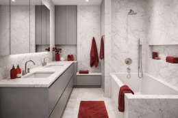 Nowoczesna łazienka z okładziną ze spieku Marazzi Marble Look Altissimo, szarymi meblami i czerwonymi akcentami dekoracyjnymi.