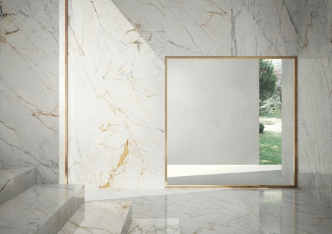Schody i ściany wykończone spiekiem Marazzi Calacatta Vena Vecchia, luksusowy marmurowy rysunek z żyłami