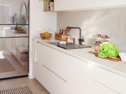 Neolith Taj Mahal Silk – jasna kremowo-beżowa powierzchnia spieku z delikatnym kamiennym użyleniem